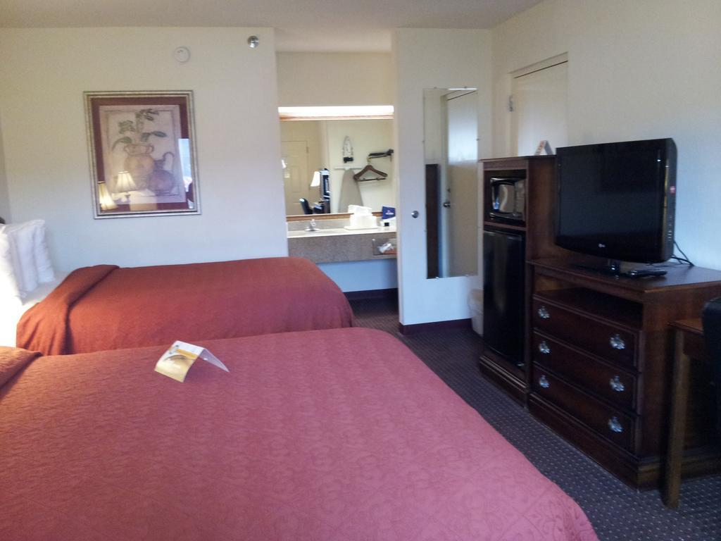Quality Inn Pelham I-65 Exit 246 Extérieur photo