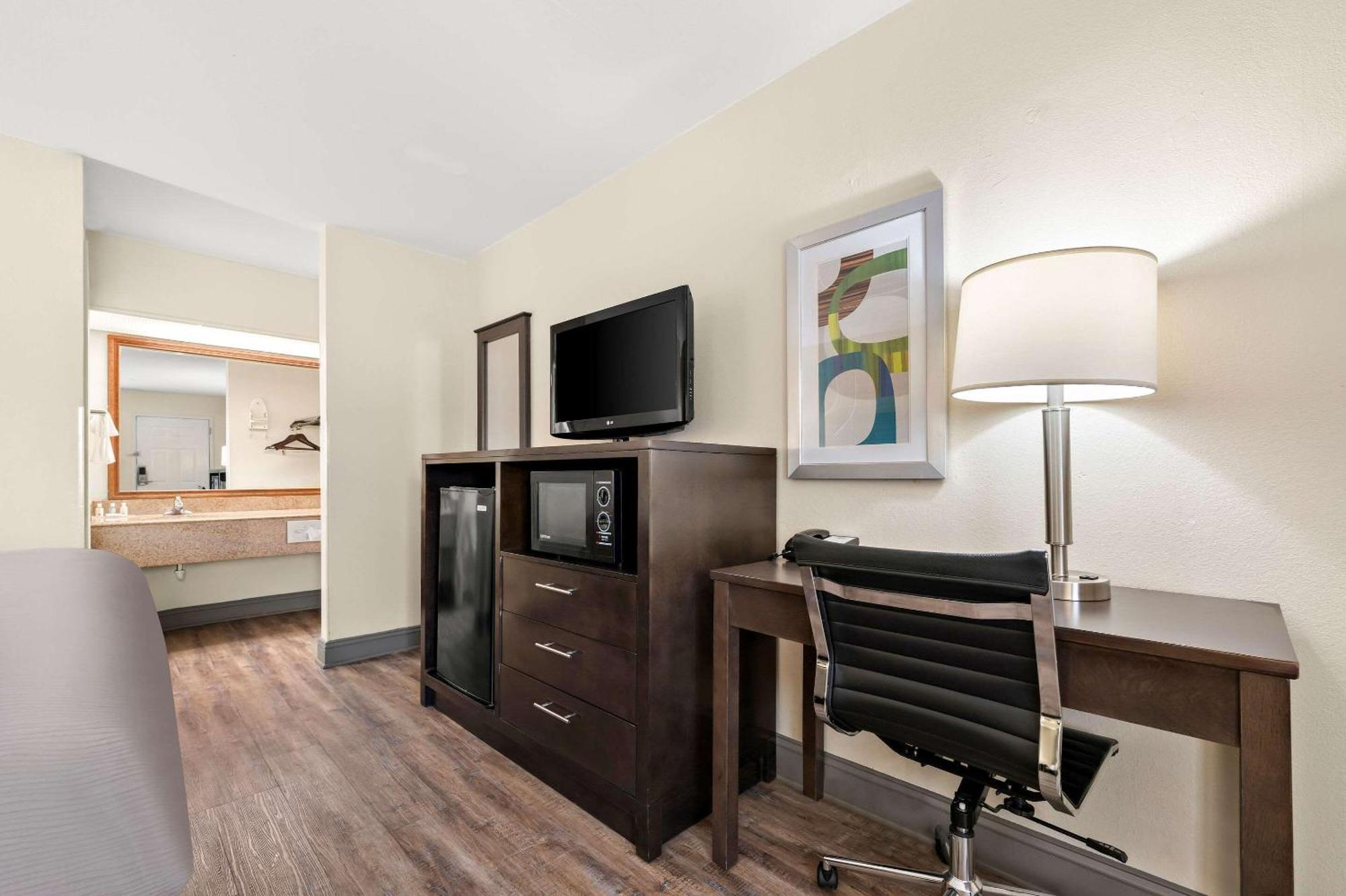 Quality Inn Pelham I-65 Exit 246 Extérieur photo