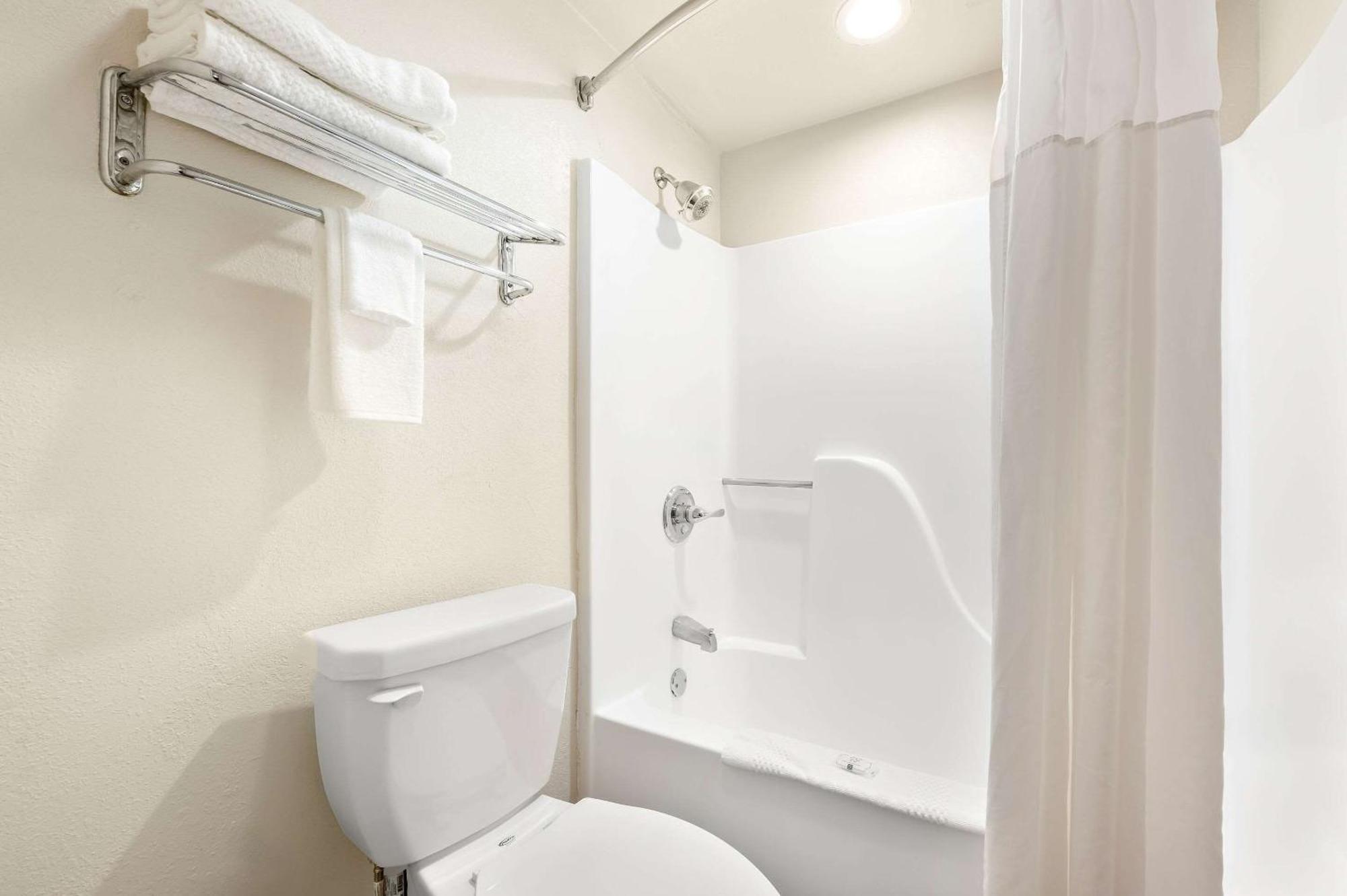 Quality Inn Pelham I-65 Exit 246 Extérieur photo